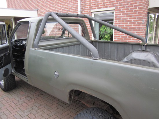 Dodge W200 rollbar laadbak